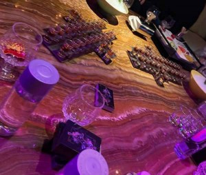 上海宝山区友谊路街道附近ktv招聘包厢陪唱,加班双倍工资吗？