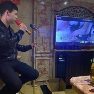 上海奉贤区四团镇附近酒吧招聘商务接待,是当天上班当天发薪吗？