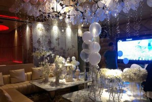 杭州小费高的酒吧招聘女服务生,过年放假吗？