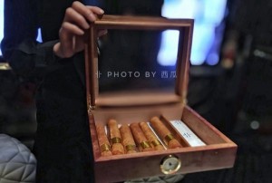 上海黄浦区打浦桥街道附近夜场招聘包厢陪唱,有学历要求吗？