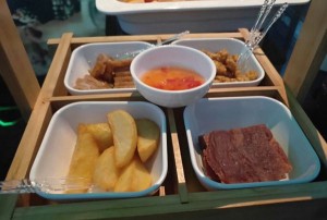 模具招聘搞笑文案（模具界招募奇才：笑料不断的工匠之旅）