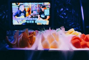 杭州富阳区环山乡附近酒吧招聘包厢服务员,加班双倍工资吗？