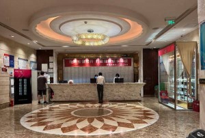 上海哪里酒吧招聘商务迎宾,工作环境和氛围如何？