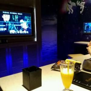 杭州萧山区楼塔镇附近夜总会招聘女服务生,交五险一金吗？