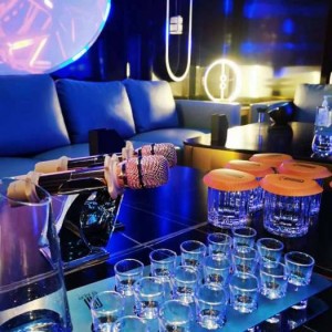 杭州余杭区良渚街道附近夜总会招聘女招待,有学历要求吗？