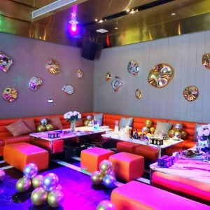 杭州钱塘区白杨街道附近酒吧招聘女服务生,有学历要求吗？