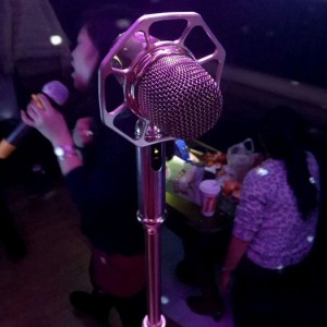 上海生意火爆的ktv招聘酒水销售员,25岁以上可以做夜场招聘_