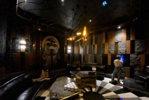 杭州哪里ktv招聘商务接待,上班需要喝酒吗？