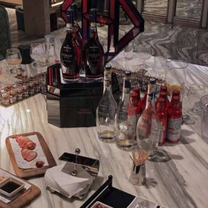 上海浦东新区张江镇附近酒吧招聘包厢服务员,无中介费的