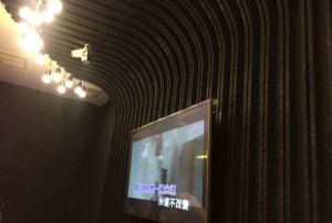 上海浦东新区万祥镇附近酒吧招聘包厢服务员,交五险一金吗？